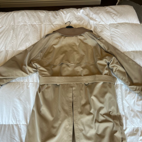 Burberry Trench Coat w/ detachable wool lining and collar - Picture 3 of 15